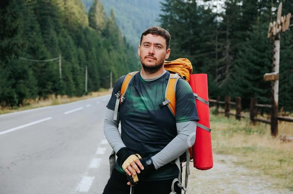 Comment participer à une expédition pour observer les gorilles de montagne au Rwanda?